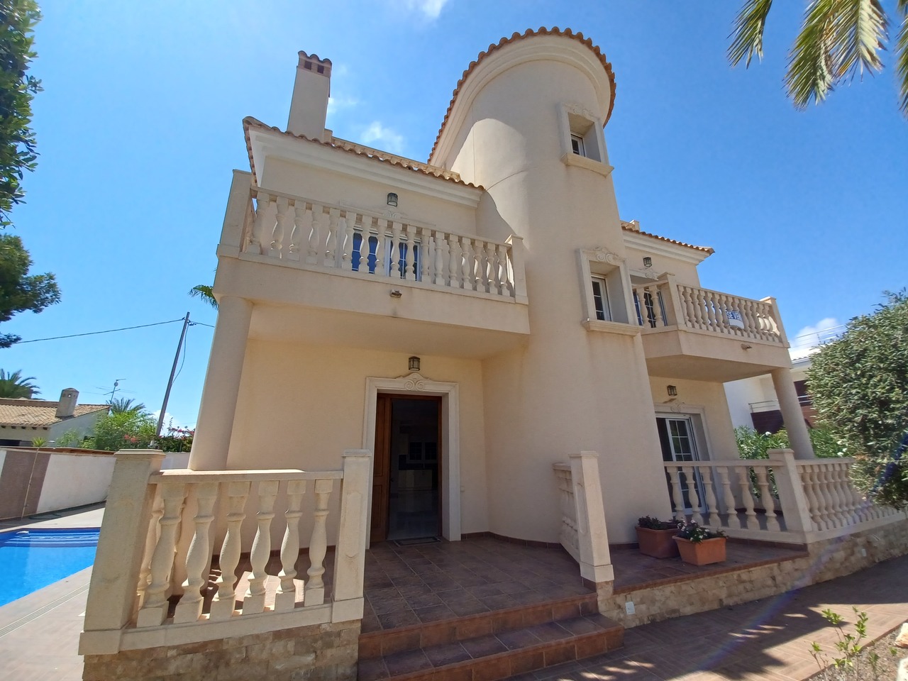 SWDC5288-1: Villa for sale in Cabo Roig