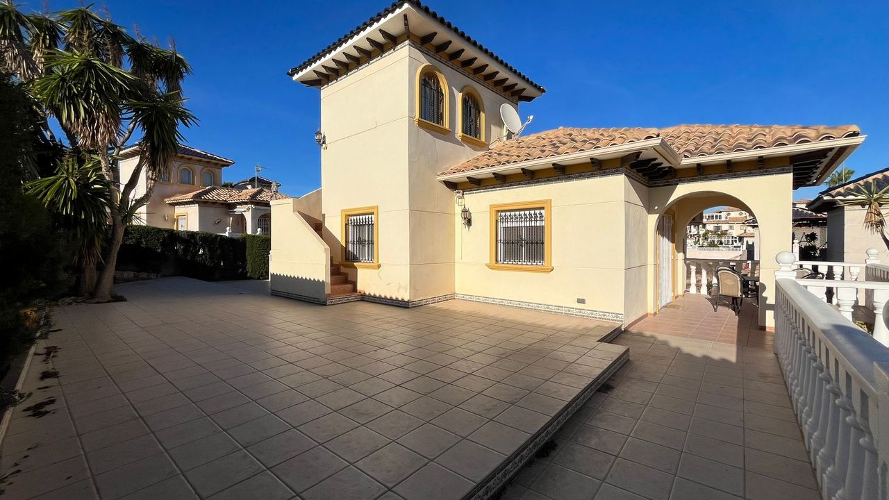 SWDF1850: Villa for sale in La Zenia